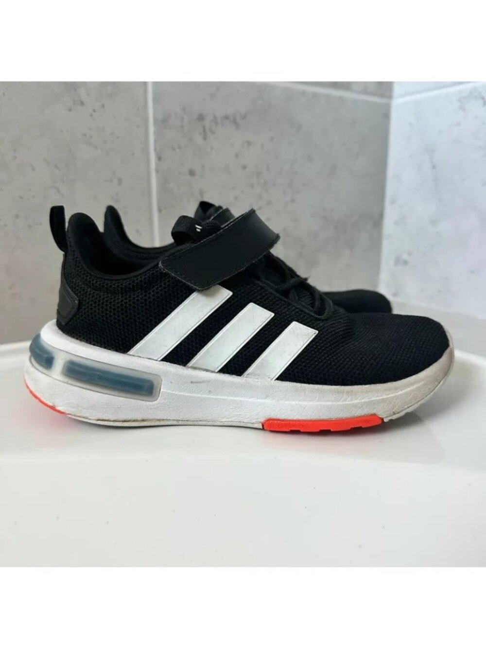 Adidas Kids Sneakers Size 2.5 Youth